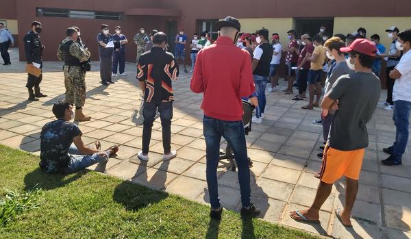 Medio centenar de paraguayos retornaron a sus casas tras cuarentena