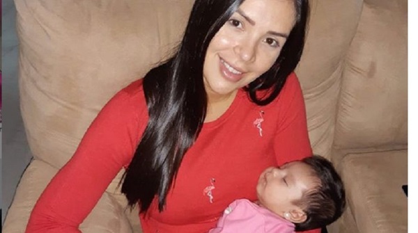 Con una sesión de fotos, Mirna Pereira celebró los 2 meses de vida de su hija
