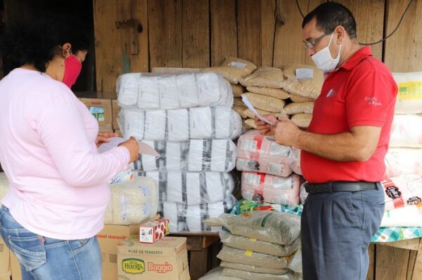 Ministerio entrega miles de kilos de alimentos a comedores de los bañados