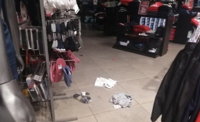 Rateros roban prendas de tienda ubicada en predio de Plaza Jesuítica
