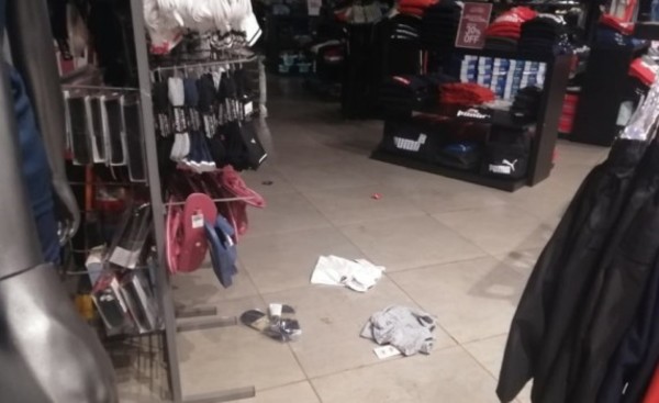 Rateros roban prendas de tienda ubicada en predio de Plaza Jesuítica