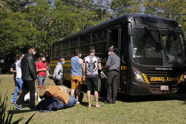 Unos 40 paraguayos ingresan desde Bolivia para cumplir cuarentena - Nacionales - ABC Color