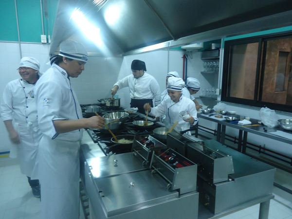 “Abrimos exponiéndonos a la multaza que nos puede venir o quebramos”, afirman desde el sector gastronómico » Ñanduti