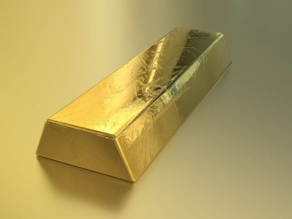 Dos niños encuentran lingotes de oro entre unas viejas sábanas