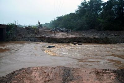 Caudal arrasó con precario desvío construido sobre el arroyo Capiibary en SJN - Nacionales - ABC Color