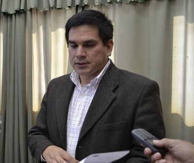 Denuncian a Gobernador de Paraguarí por supuesta violencia doméstica  - Nacionales - ABC Color