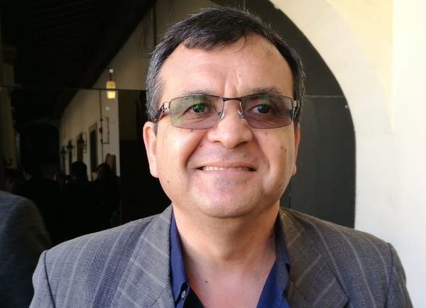Diputado presenta querella contra periodista