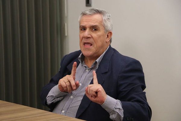 Galeano Perrone aconseja un hombre que tenga equipo