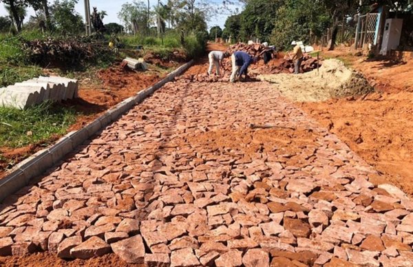 Pobladores de CDE seguirán PAGANDO por el EMPEDRADO más caro del país
