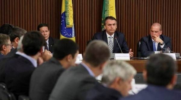 HOY / En Brasil hablan de burla de  Bolsonaro sobre Paraguay: ¿"República de bananas"?