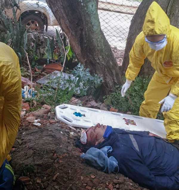 Hombre quedó herido tras caer de un árbol que estaba podando