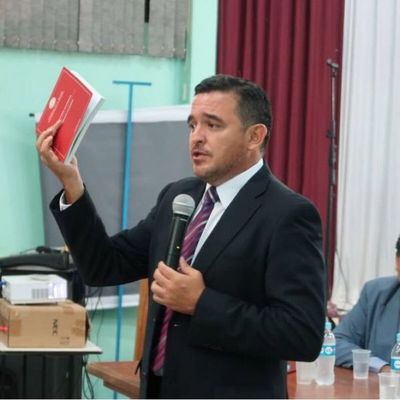 Estudiantes piden destitución de Petta tras voto censura en el Senado