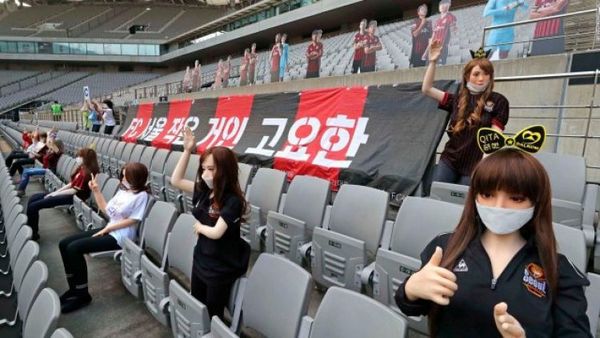 Equipo surcoreano es multado por la K League tras ser acusado de colocar muñecas sexuales en sus gradas