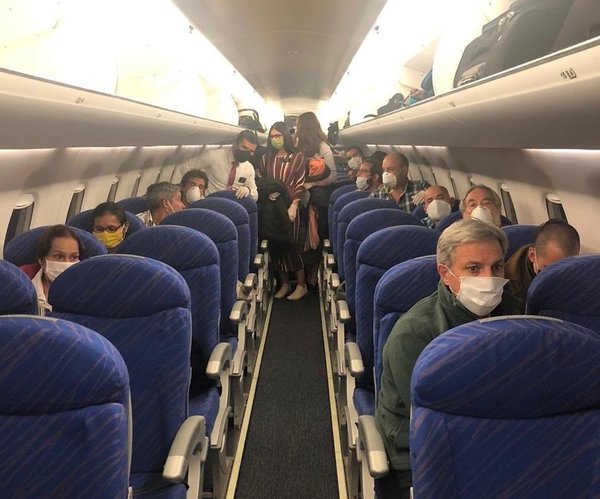 41 compatriotas llegaron desde Bolivia en vuelo solidario