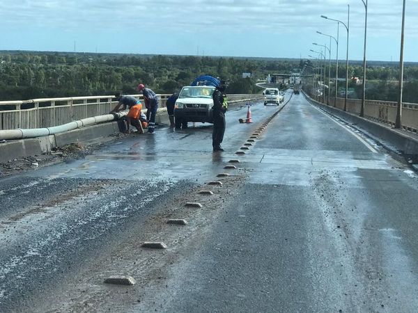 Caño roto generó inconvenientes en el puente Remanso - Nacionales - ABC Color