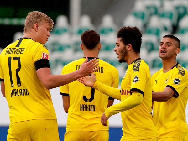 El Dortmund triunfa y se acerca a la cima