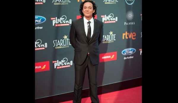 El actor Javier Enciso puso a la venta su traje, por motivos de 'Covid-19′ 