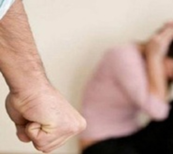 Comunicador habría agredido físicamente a su pareja, según denuncia - Paraguay.com