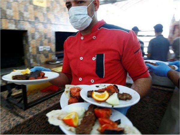 Doctora a locales gastronómicos: "No se puede comer con tapabocas"