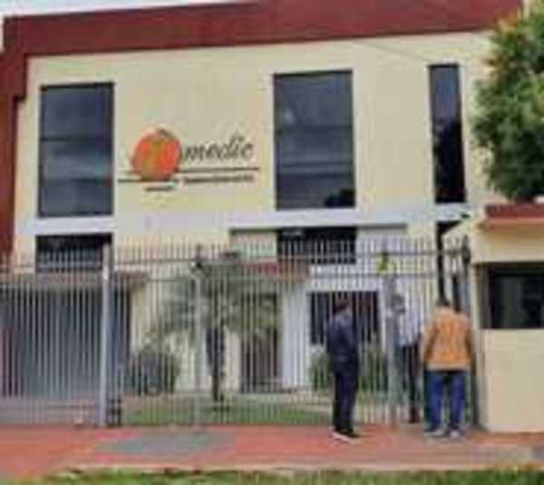 Fiscales intervienen instalaciones de Imedic - Paraguay.com