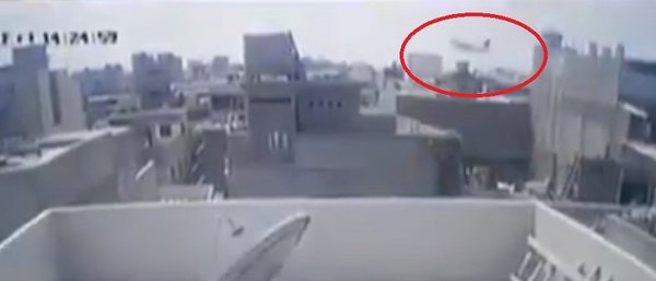 Revelan imágenes del accidente aéreo en Pakistán | Noticias Paraguay