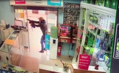 Comerciante queda grave tras enfrentamiento a tiros con asaltante