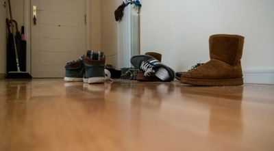 Ropas y zapatos siguen siendo focos contagio, recuerda Salud Pública