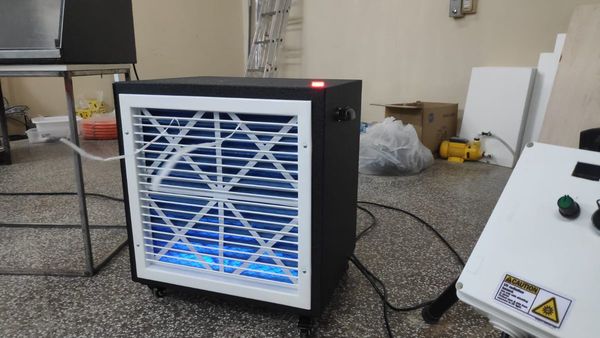Dejaron de trabajar a causa del COVID-19, ahora crean equipos de desinfección con UVC