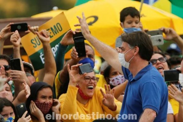 Bolsonaro participó de tres manifestaciones a favor de un golpe de Estado y una dictadura para terminar con las restricciones