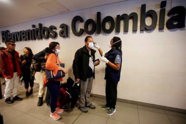 Colombia pasa por primera vez de los mil contagios diarios de COVID-19