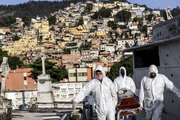 Con 965 muertes por covid-19 en 24 horas, Brasil alcanza 22 mil muertes