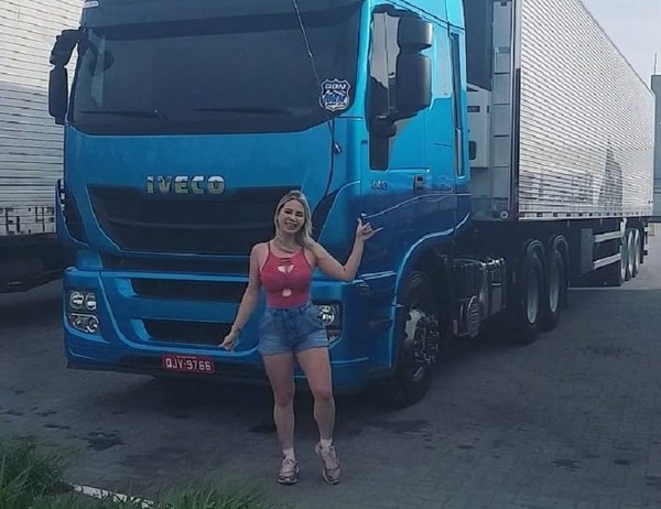 ALINE FUCHTER: La camionera sexy que enloquece las redes | Crónica