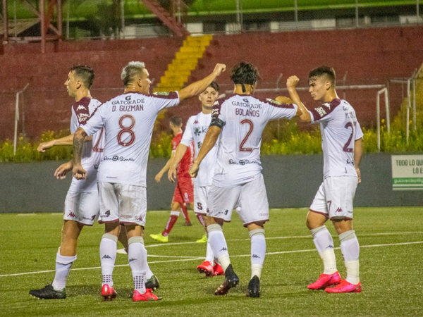 Saprissa pasa apuros para sacarse de encima al Santos