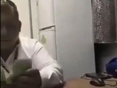 Dinac destituye a funcionario por recibir aparente soborno