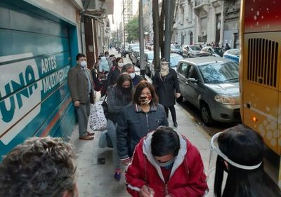 Un grupo de 120 paraguayos regresa desde Buenos Aires - Política - ABC Color