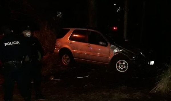 Conductor muere tras  perder el control de su camioneta