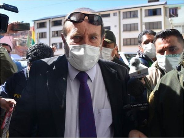Prisión para ex ministro boliviano por la compra de respiradores