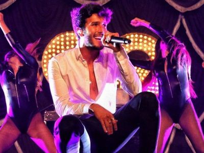 Sebastián Yatra estrena su soltería cantando con Morat