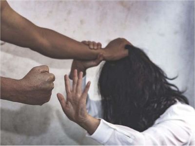 Adolescente habría sido llevada a la fuerza por su ex pareja
