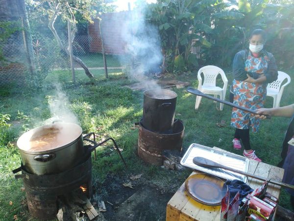 Organizan olla popular para 400 personas en Bañado Sur