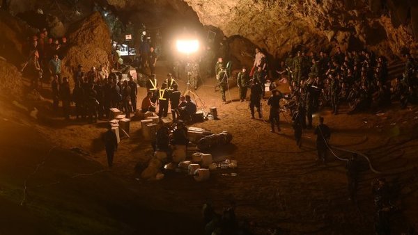 Rescatan a todos los atrapados en cueva tailandesa - Campo 9 Noticias