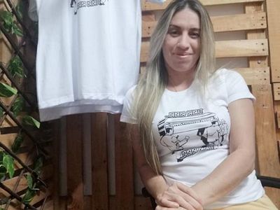 Arrasan las remeras de "los negros del ataúd"