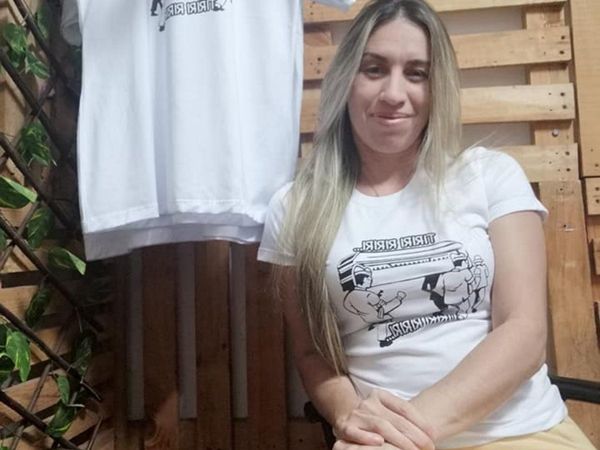Arrasan las remeras de "los negros del ataúd"