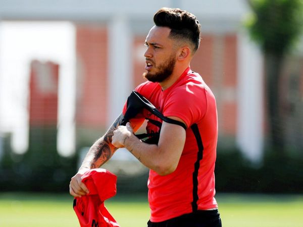 Los jugadores de Sevilla que incumplieron el protocolo piden disculpas