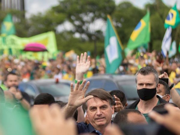 Bolsonaro ignora recomendaciones en multitudinaria manifestación