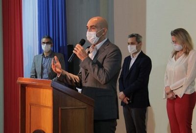 Tras escándalo de irregularidades, Mazzoleni denuncia compra de insumos