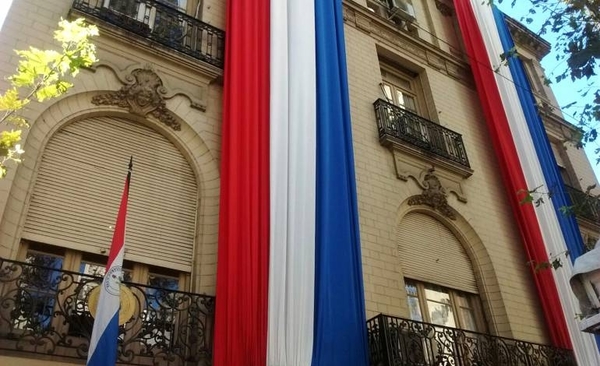 HOY / Embajada retruca a infectólogo argentino que afirmó que "Paraguay no sabe qué hacer con los cadáveres"