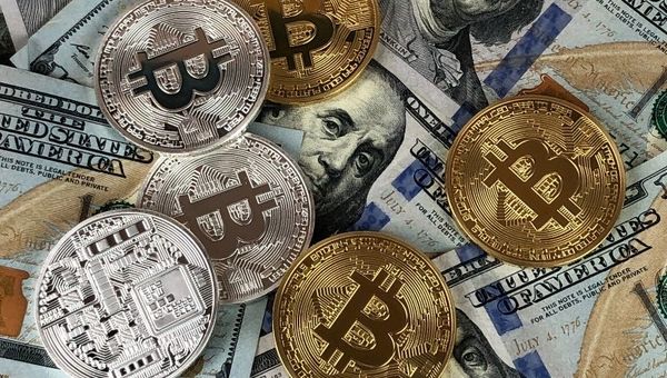 ¿Los bitcoins son el nuevo oro? Proyecciones y beneficios de este medio
