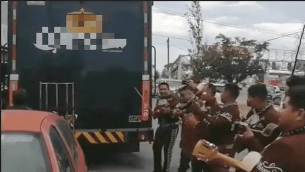 Al son de mariachi le recibieron a la ceecita | Crónica