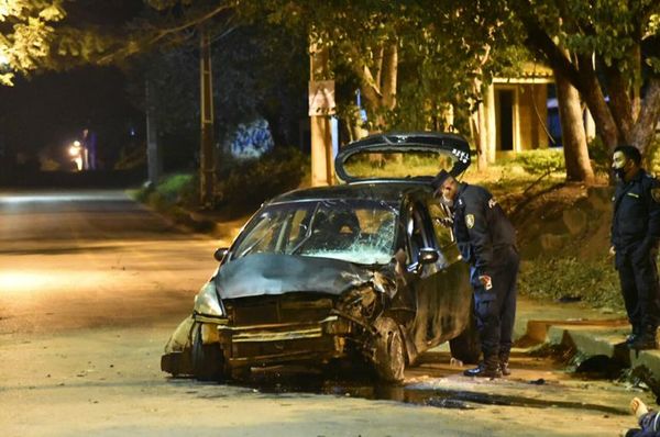 Un hombre falleció tras colisionar contra una columna en Ñemby - Nacionales - ABC Color